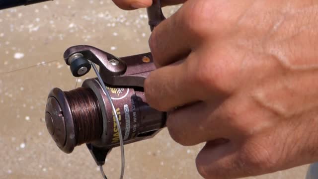 Fishing reel line fisherman