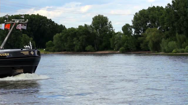 Ship rhine flow