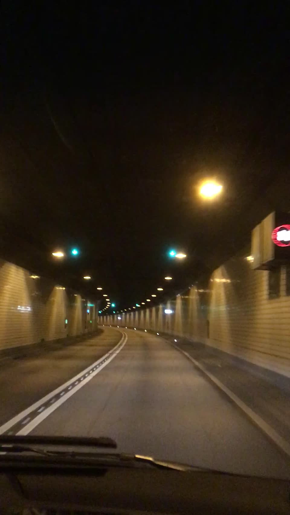 Hamburg elbe tunnel drive through