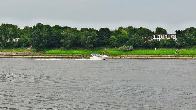 Flow river navigation daxcruiser