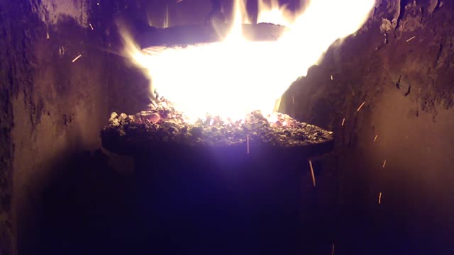 Fire fire in the furnace hearth