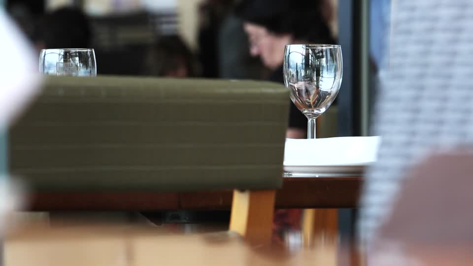 Glass restaurant table setting