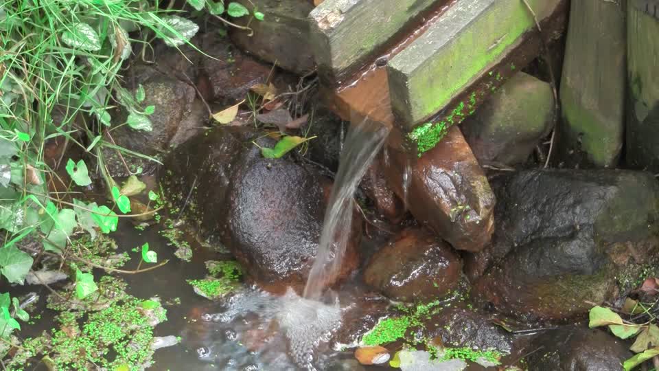 Trickle rivulet water