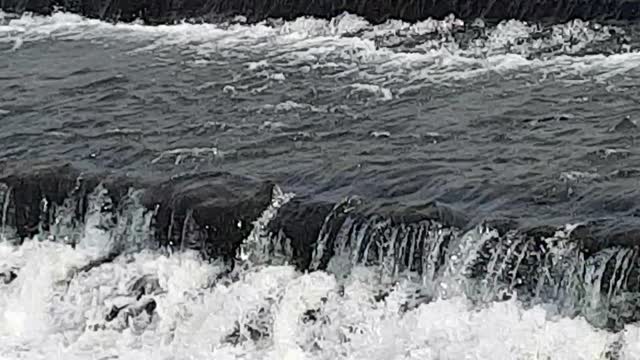 Water sound of water be strong