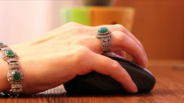 Mouse computer hand