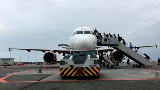 Airplane boarding gateway