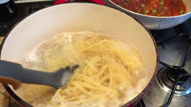 Pasta spaghetti cooking