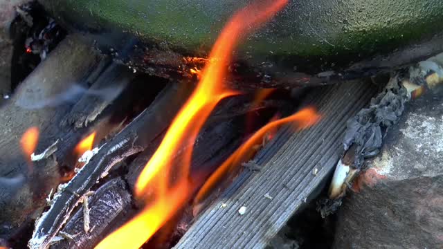 Kettle bonfire smoke