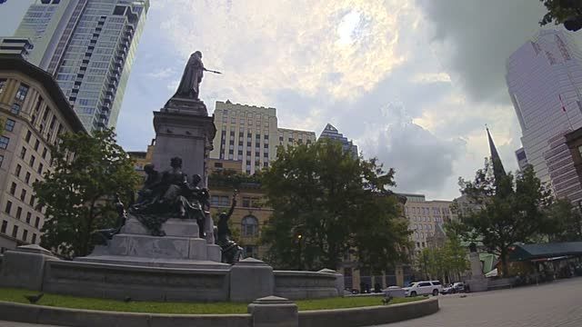Timelapse statue montreal