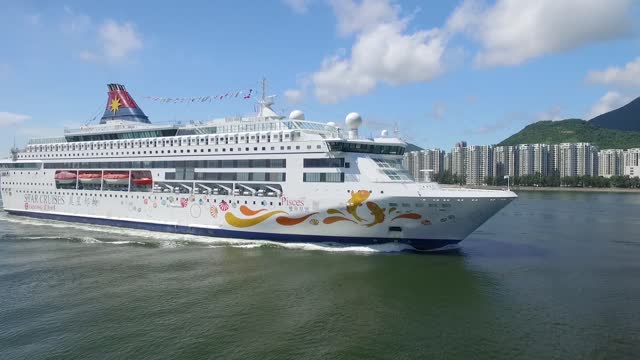 Cruise ship cruises harbour