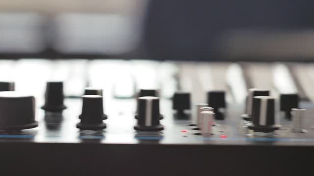 Synthesizer synth analog