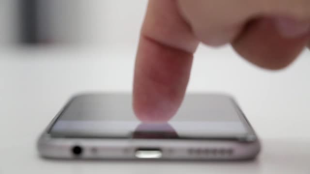 Smartphone iphone typing