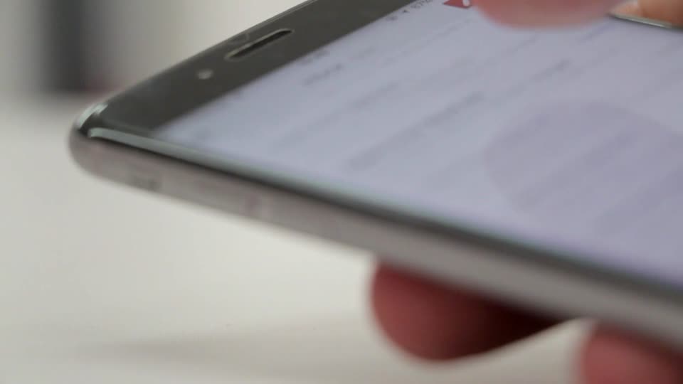 Smartphone scroll emails