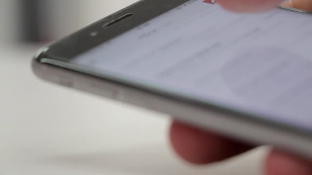 Smartphone scroll emails