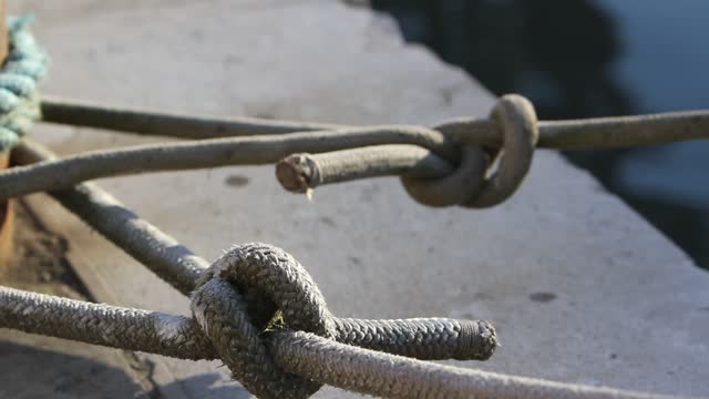 Rope boat canal port