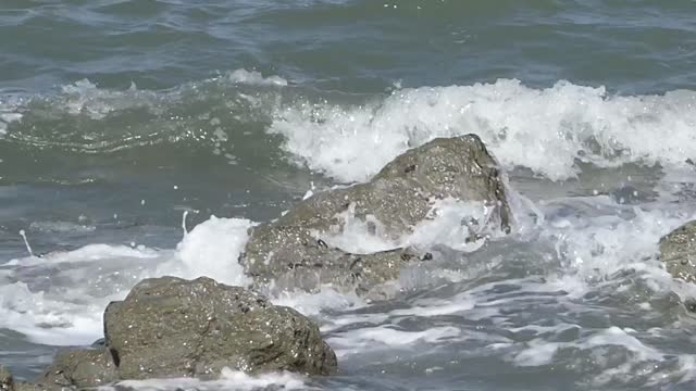 Waves rocks splashing