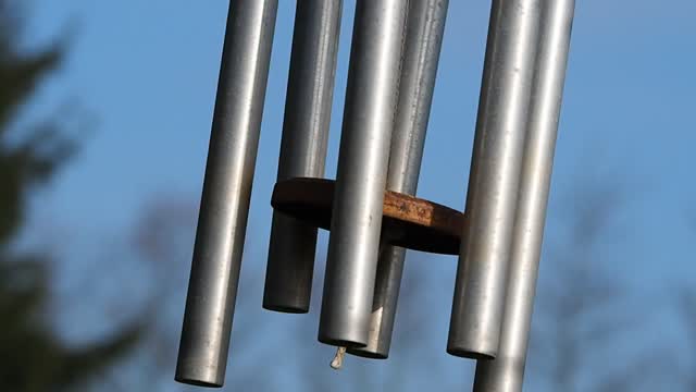 Wind pendant wind noise
