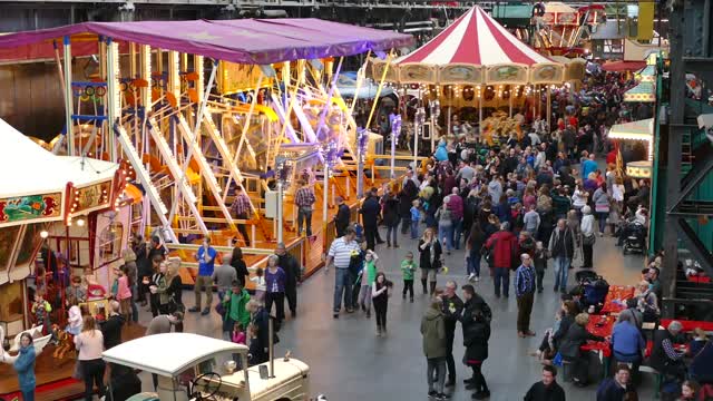 Fair crowd ride