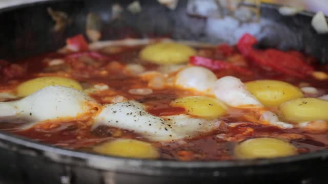 Pan cooking eggs