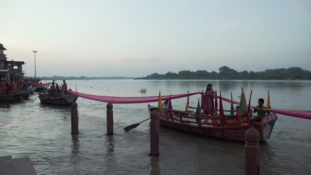 Shiva ganges boat