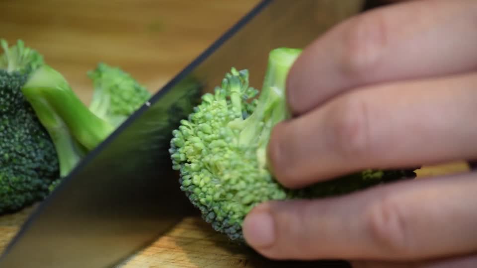 Broccoli cutting cooking