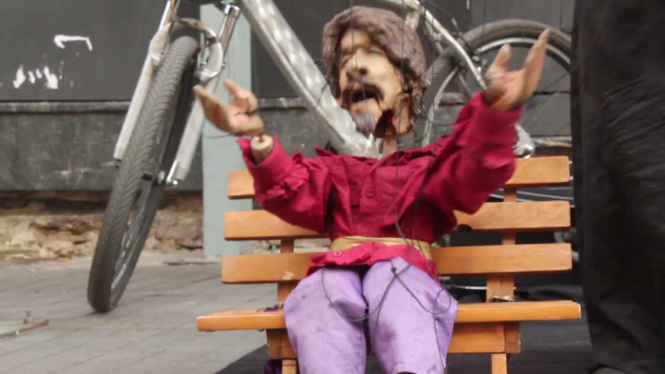 Puppet puppet show street