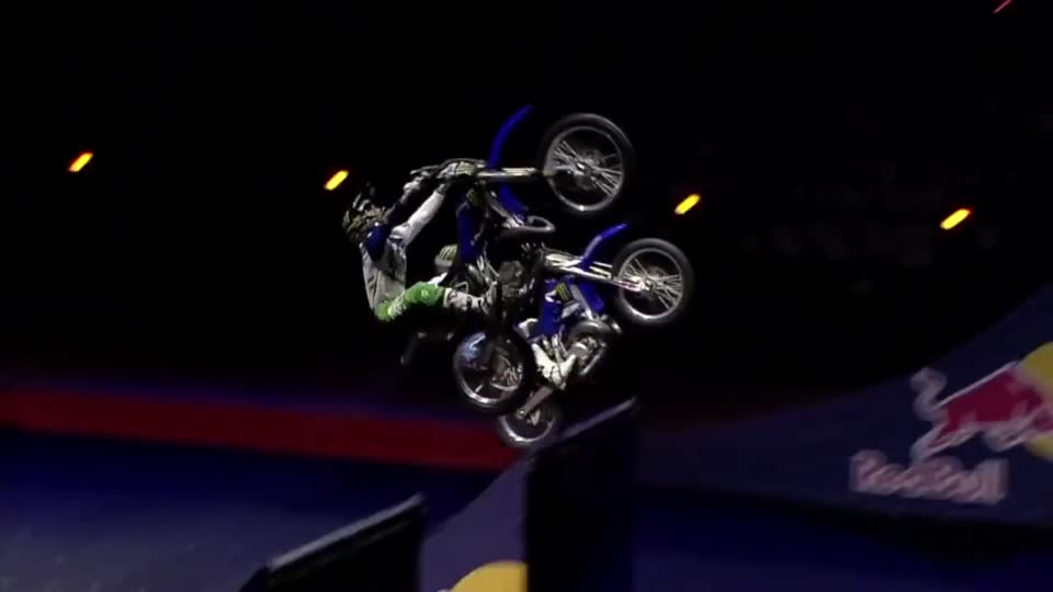 Stunt motorbikes synchronous