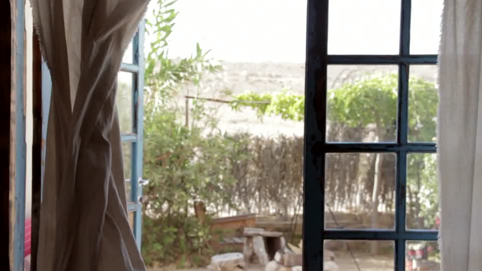 Window billowing curtains