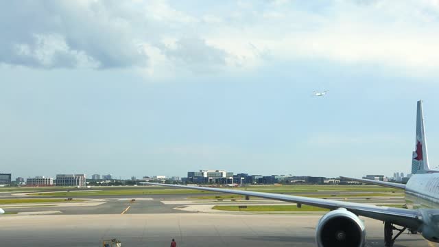 Welcome airport airplanes