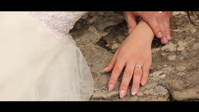 Hands wedding bride