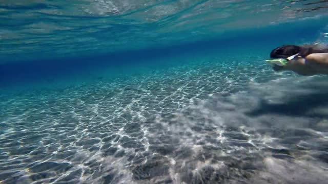 Dive ocean girl