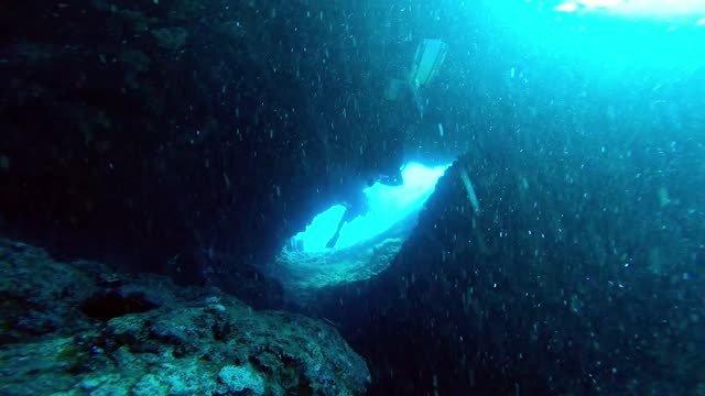 Scuba diving diving cave