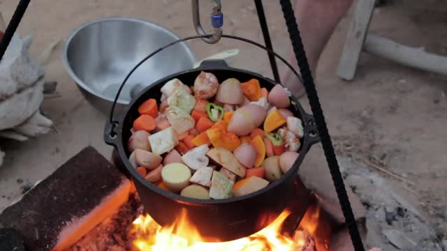 Kettle poyke cooking