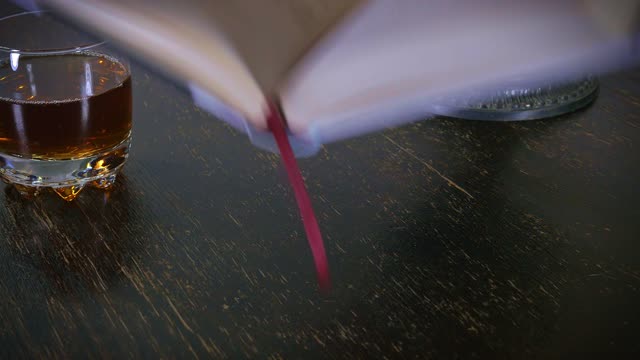 Book glasses cup