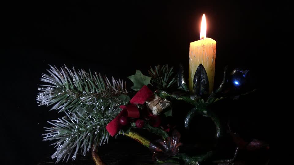 Candle christmas pine