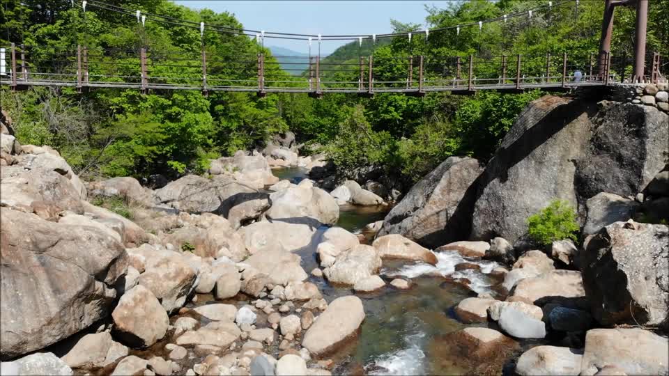Mountain overpass mountaineering
