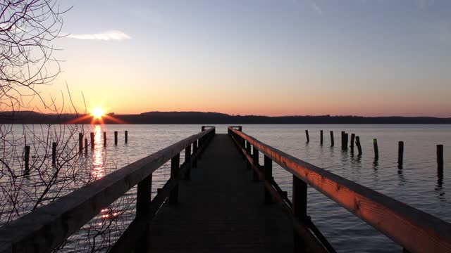 Web jetty lake