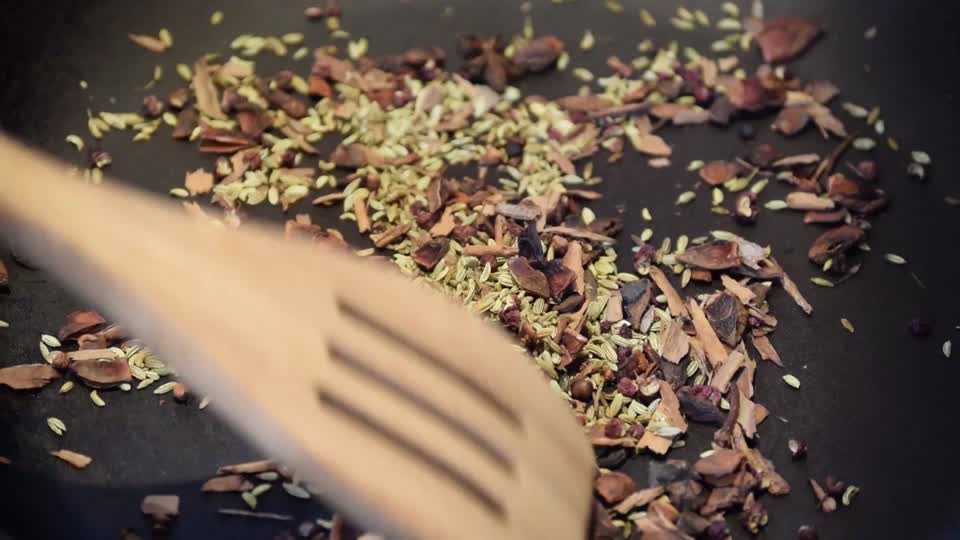 Spice mortar grind