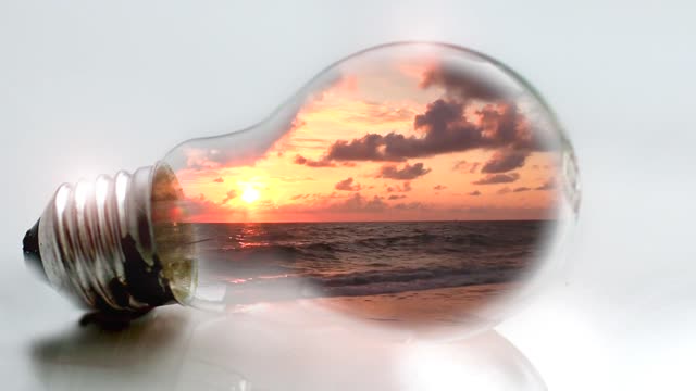 Lightbulb surf sea