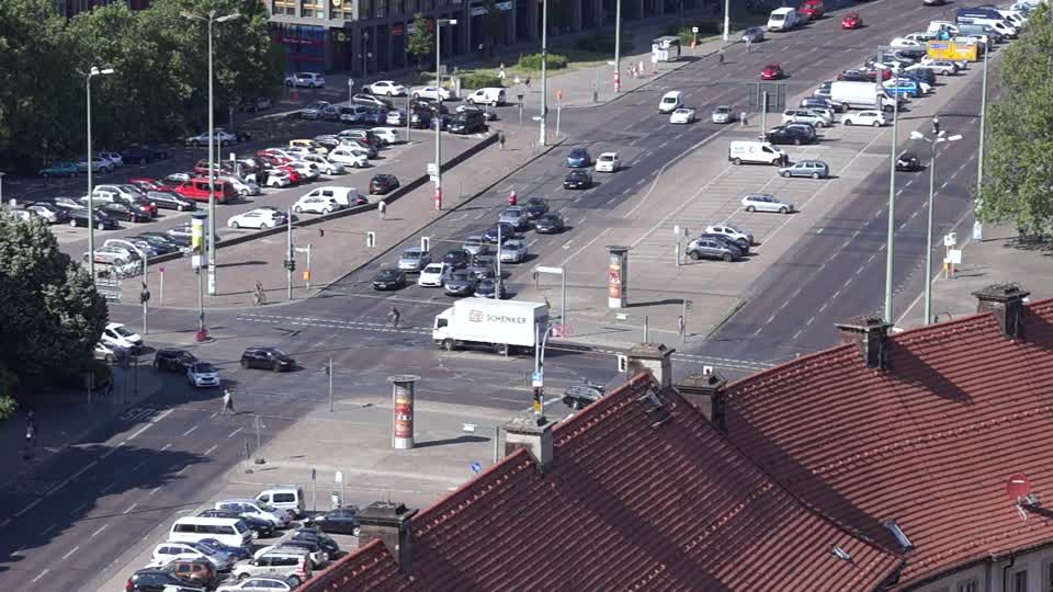 Crossing time lapse traffic