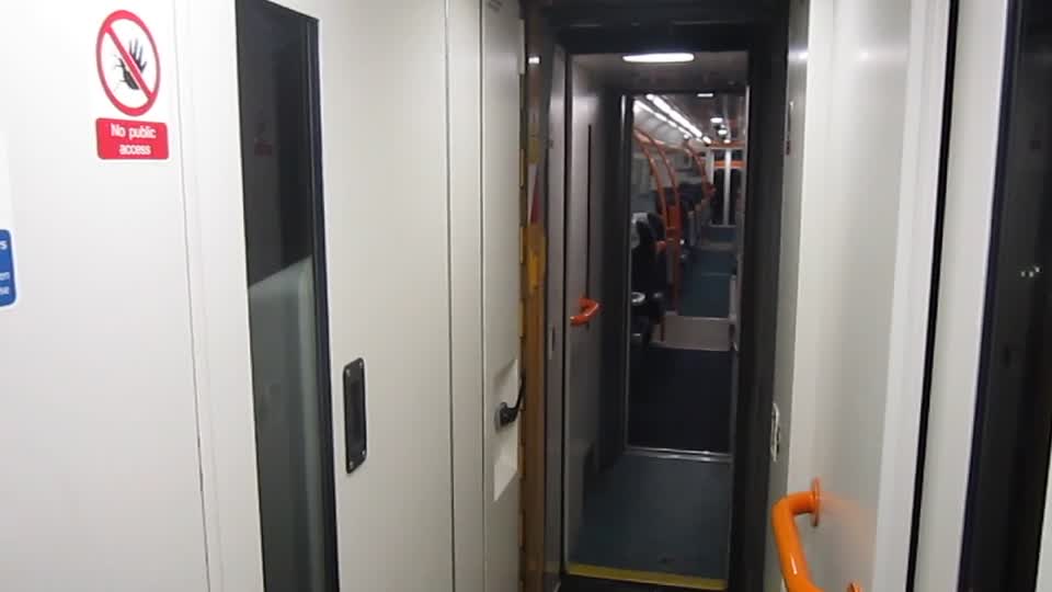 Front gangways of a Class 475