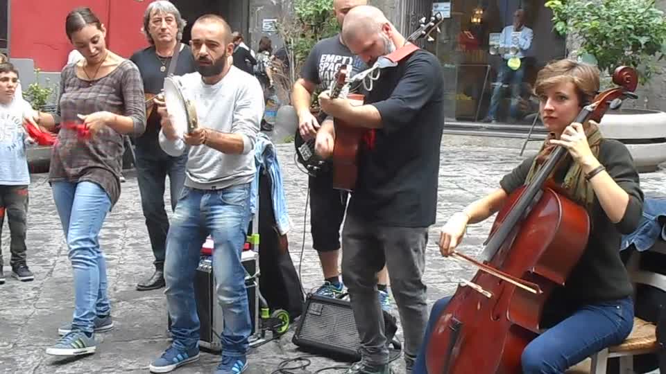 Street music in Naples