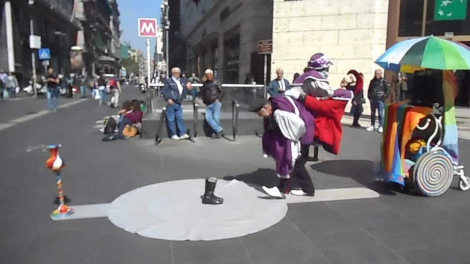 Street artist in Naples