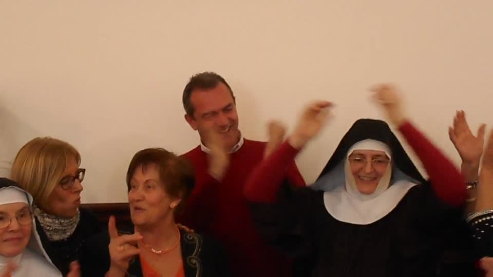 Monastic enthusiasm at monastery of the "Trentatré" in Naples