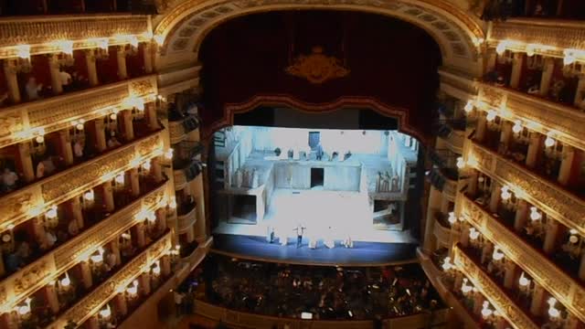 Applause for "Elektra" by Richard Strauss - Royal San Carlo Theatre in Naples
