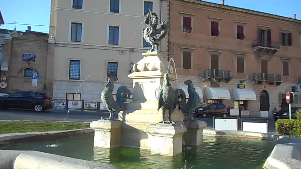 Fountain of the roosters, with winged dragon of Paul V Borghese, pope between 1605 and 1621 - Bronze sculptures by Tarquinio and Pietro Paolo Iacometti - Loreto / Ancona