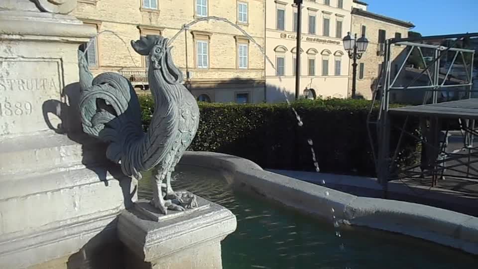 Fountain of the roosters, with winged dragon of Paul V Borghese, pope between 1605 and 1621 - Bronze sculptures by Tarquinio and Pietro Paolo Iacometti - Loreto / Ancona
