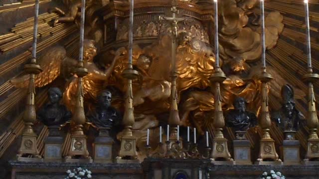 Tabernacle with Angels" (1667) and "Virgin Mary and Child", leaf and enamels 11th Century - Santa Maria in Campitelli Church in Rome