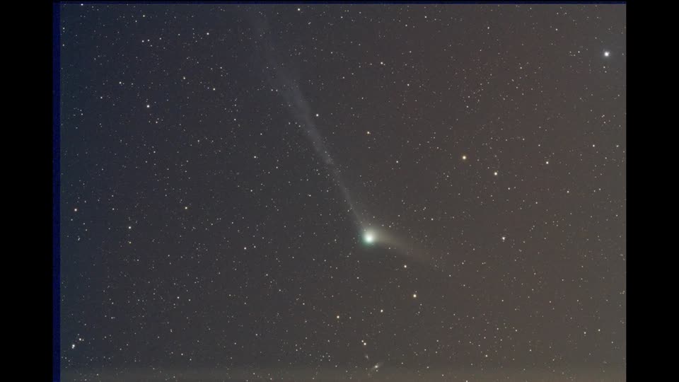 Comet-Catalina-Ion tail movement !