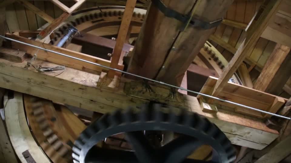 Flügelwelle mit Kammrad - Mühle Straupitz (Video 2)